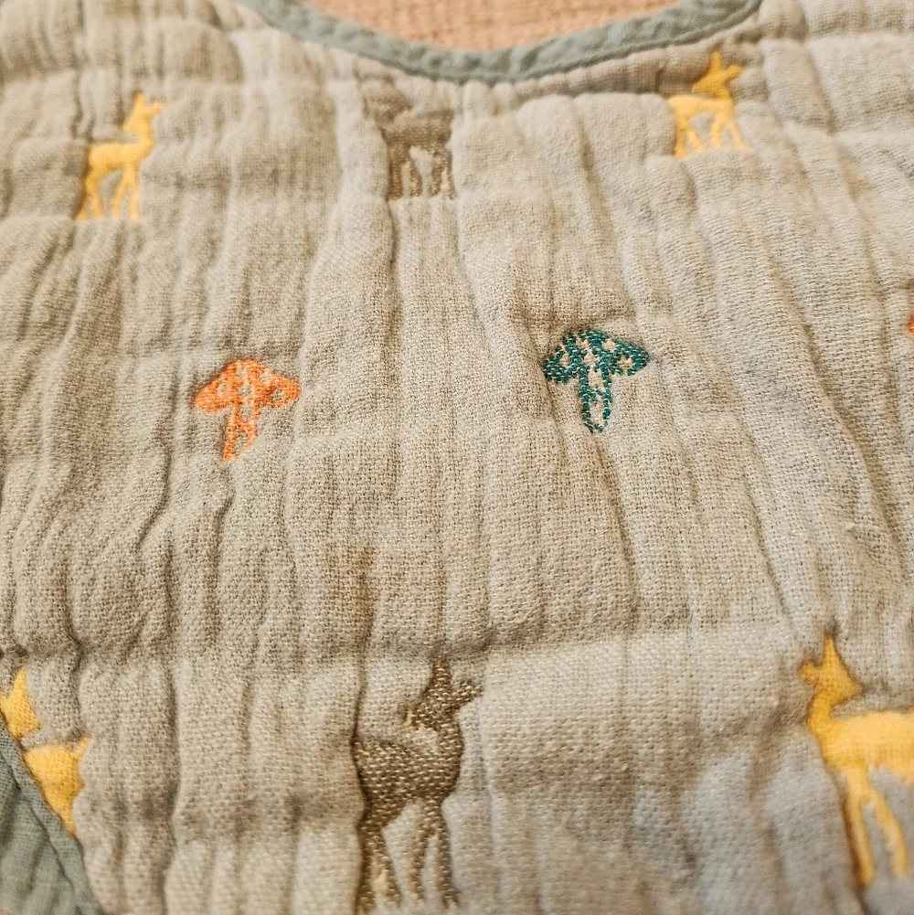 🌻5/$20🌻 Reversible bib - Japanese brand